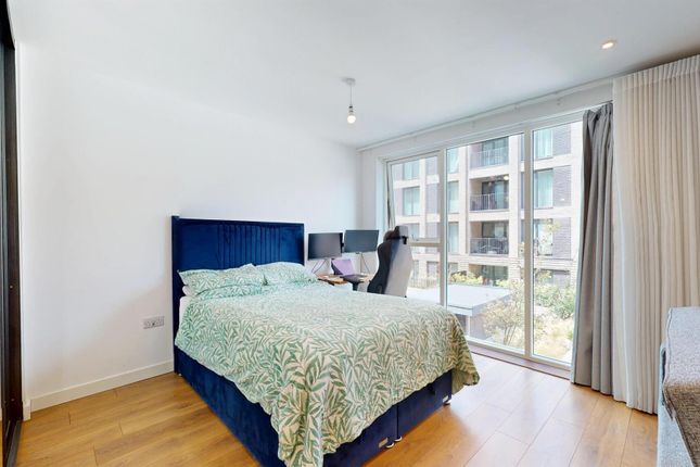 Flat 14, 31, Mahindra Way, London photo 2