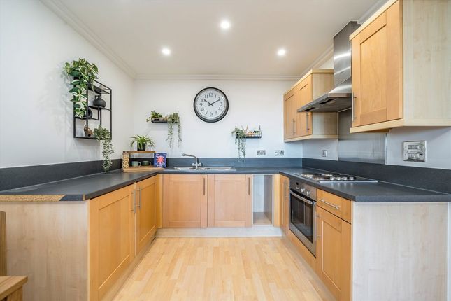 Flat 72, Trentham Court, Victoria Road, London photo 2