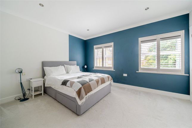12, The Laurels, Weybridge photo 4