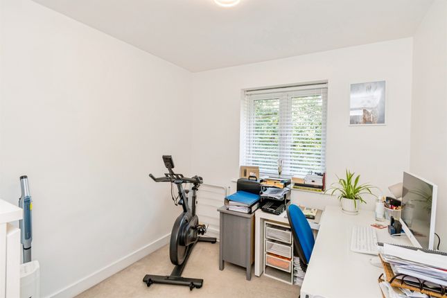 42, Shafford Meadows, Southampton photo 5