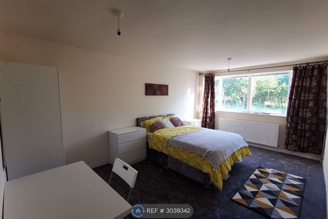 Handforth Lane, Halton Lodge, Runcorn photo 4