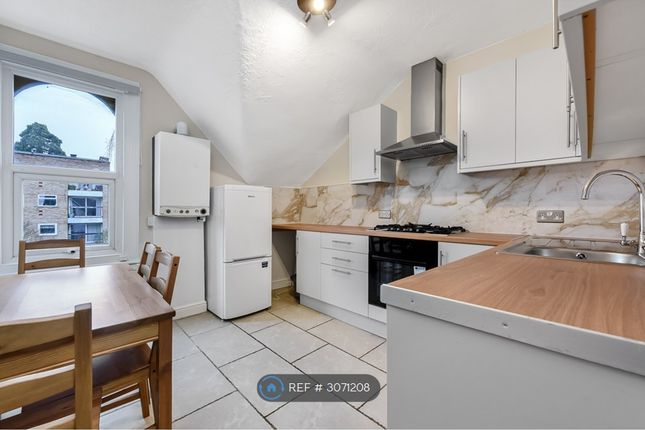 Flat, Queens Road, Kingston Upon Thames photo 4