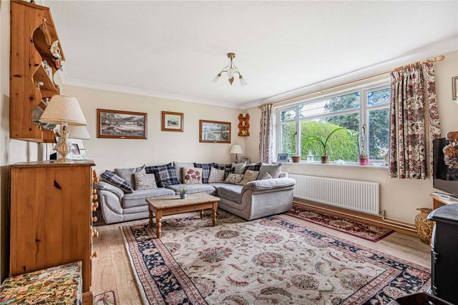 12, Stane Street Close, Pulborough photo 2