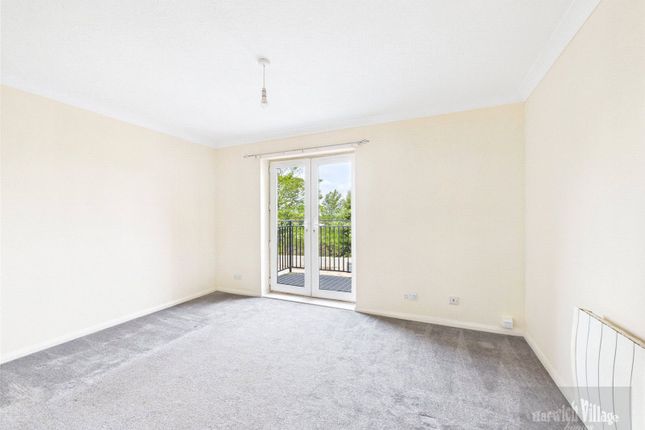 Flat 4, Bay View Court,, Stour Road, Essex photo 2