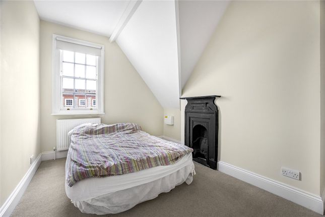 Terraced house for sale in High Street, Thame, Oxfordshire