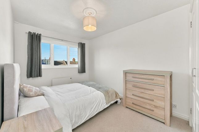 21, Bramston Road, London photo 3