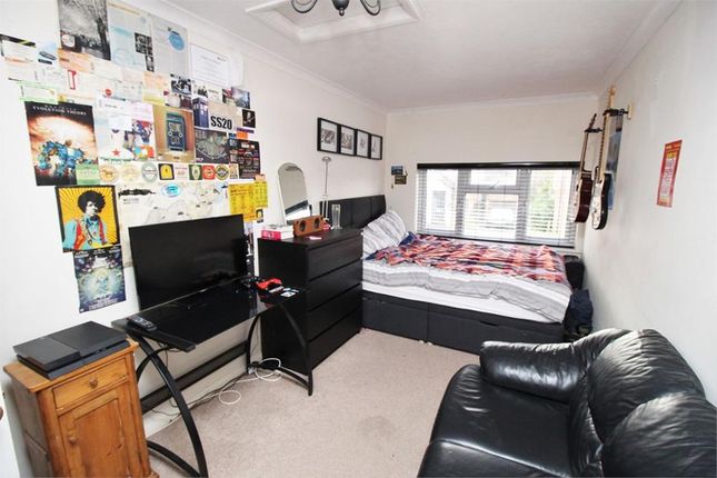 Shared accommodation to rent in Chaney Road Bills Package Available, Wivenhoe