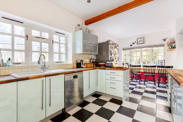 3 Woodlands, Pirbright Road, Normandy photo 4