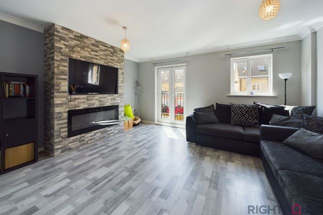 14 Fewston Avenue, Bradford photo 2