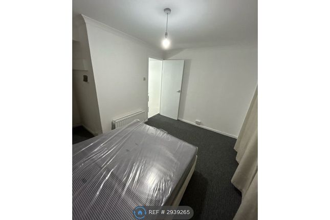 High Street, Harlington, Hillingdon photo 5