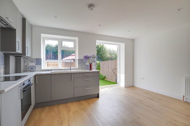 15, Wood Lane Close, Sonning Common photo 4