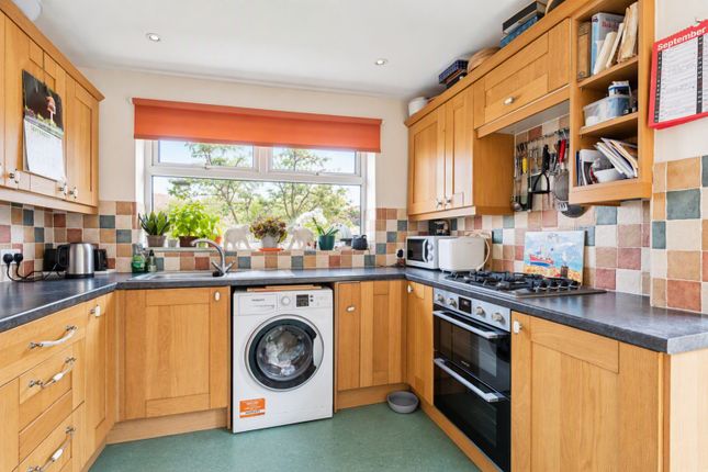 5, Avon Meade, Fordingbridge photo 3