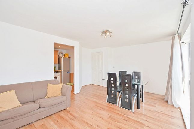 Thumbnail Flat for sale in Locksons Close, London