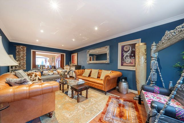 1, Mulberry Close, Weybridge photo 2