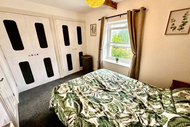 Bedroom 1 (Wardrobes)