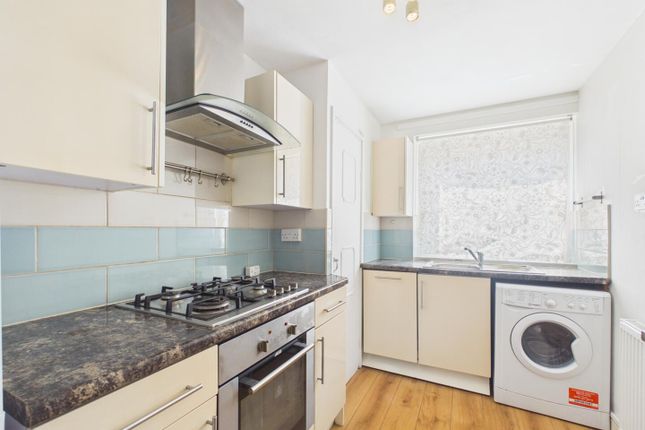 Flat 8, 18, Bramley Hill, South Croydon photo 2