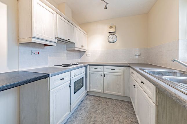 Flat for sale in Farriers Mews, Abingdon
