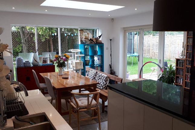 3 Carlton Road, Redhill photo 2