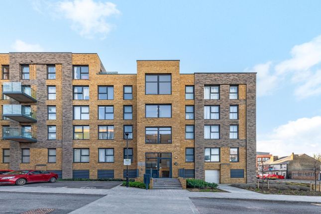Thumbnail Flat for sale in James Smith Court, Dartford
