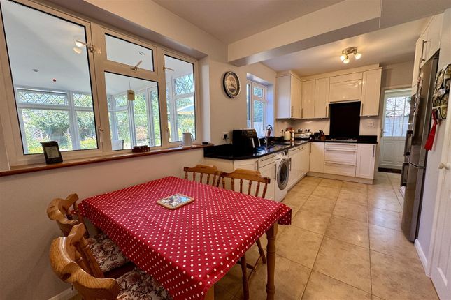 123, Summers Road, Farncombe photo 3