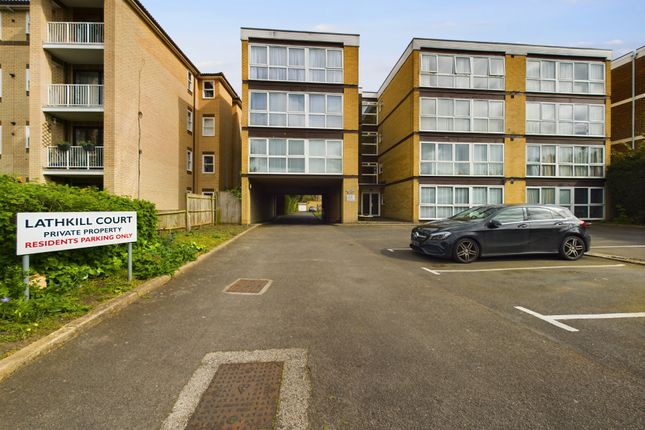 Flat to rent in Lathkill Court, Hayne Road, Beckenham, Kent