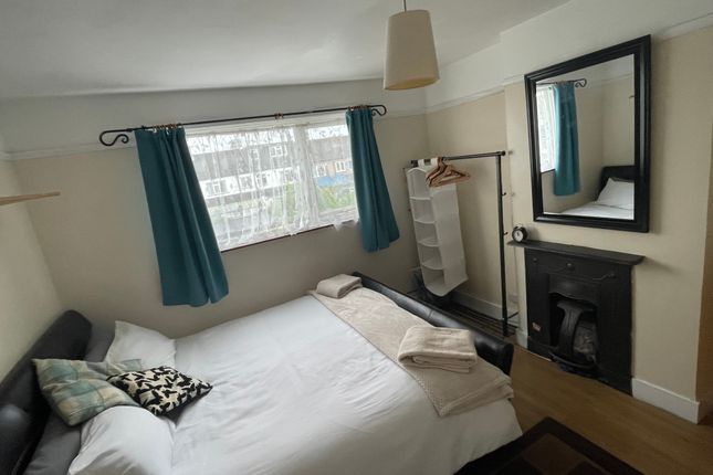 Elstree Gardens, Ilford photo 5