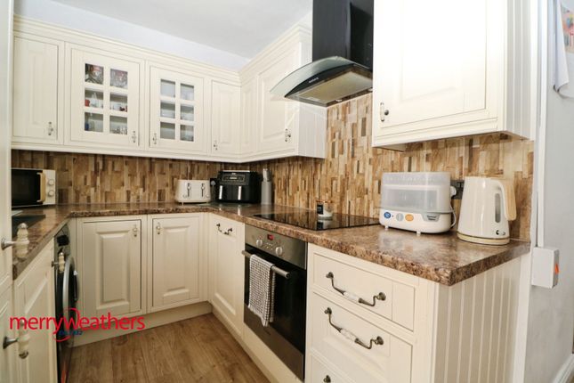 6, Crompton Avenue, Barnsley photo 3