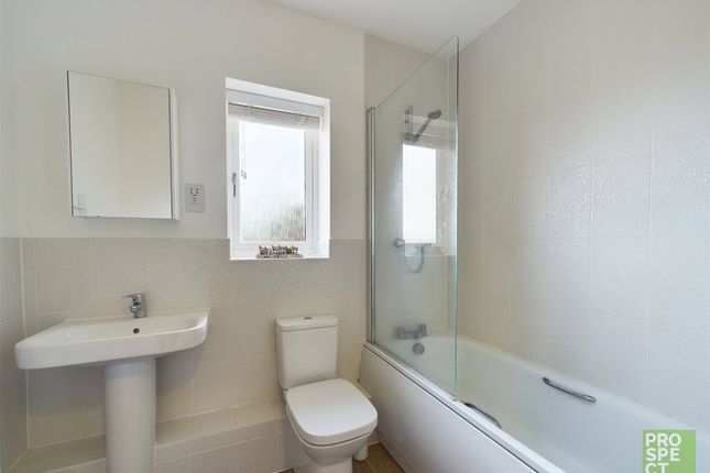 Flat for sale in Shipridge Drive, Spencers Wood, Reading, Berkshire