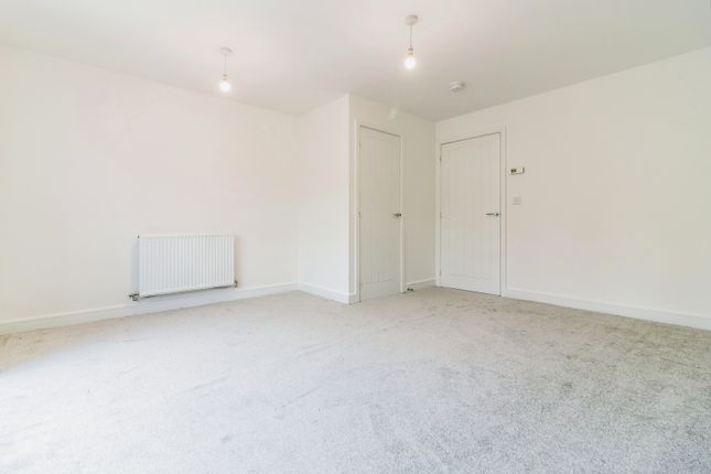 22, Boulter Close, Manchester photo 4