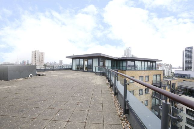 Thumbnail Property to rent in Boardwalk Place, Canary Wharf