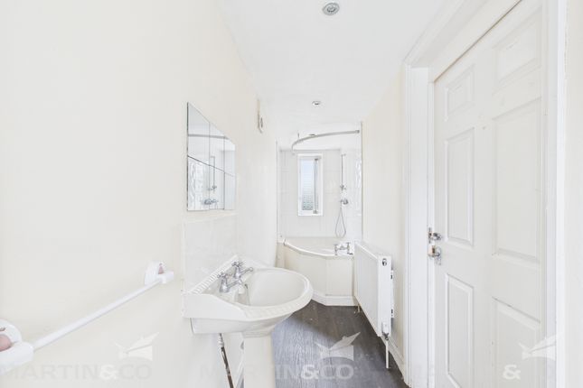 Cam02406G0-Pr0458-Still009