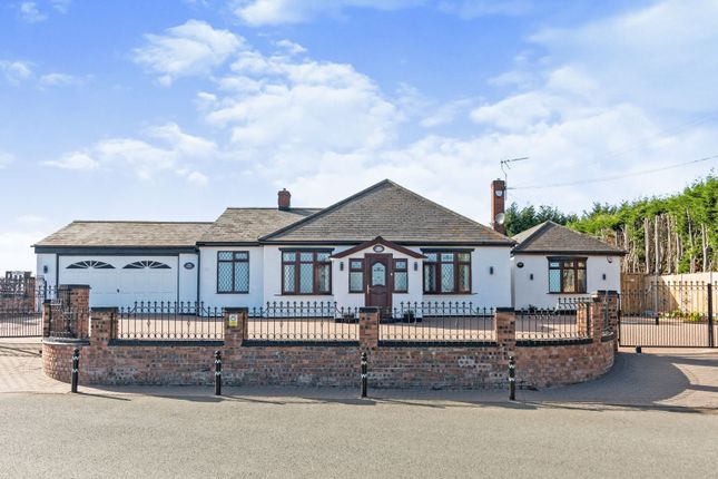 Thumbnail Bungalow for sale in Wiggins Hill Road, Wishaw, Sutton Coldfield, Warwickshire