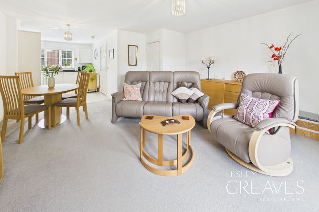 22, Clovelly Drive, Nottingham photo 2