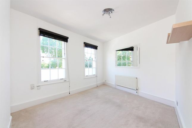 Flat to rent in Merton Road, London