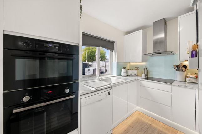 3, Melina Close, Hayes photo 4