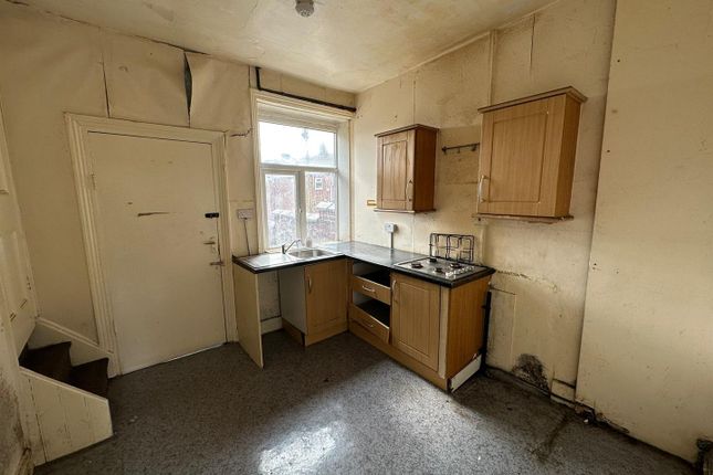 14, Bar Gap Road, Oldham photo 4