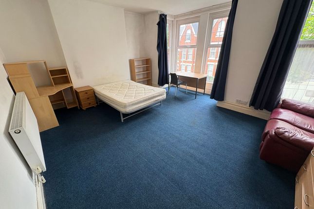 7 Bernard Street, Swansea photo 3