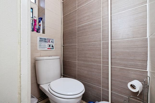 Flat 21, Redmill House,, Headlam Street, London photo 3