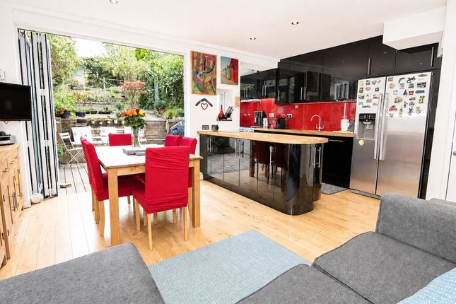 46, Manor Way, Banstead photo 4