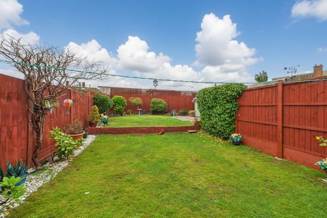 45 Hearsall Avenue, Stanford-Le-Hope photo 4