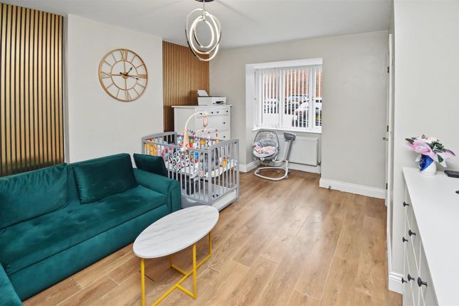 27, East Glebe Close, Corby photo 4