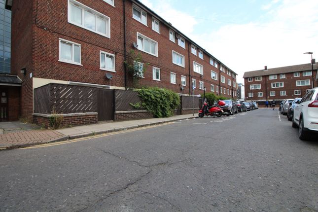 4-bed house on 24 Oxford Road, London, £3,000/mo