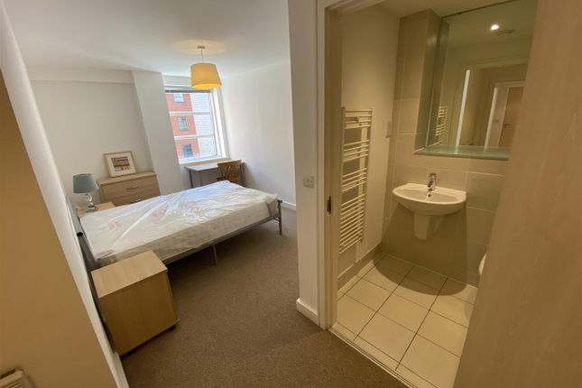 Apartment 94, The Quadrangle, Manchester photo 5