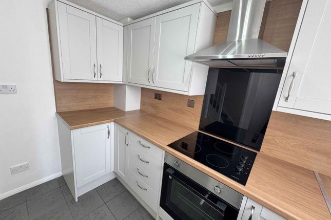 13, Weaver Drive, Rugby photo 2