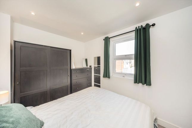 Top Floor Flat, 56, Moyser Road, London photo 4