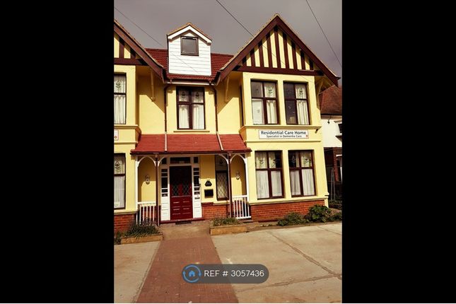 11-bed detached on Wash Lane, Tendring, £6,500/mo