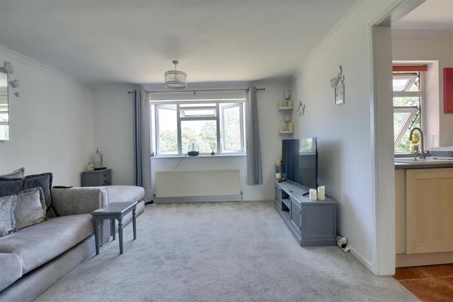 19, De Lisle Close, Portsmouth photo 4