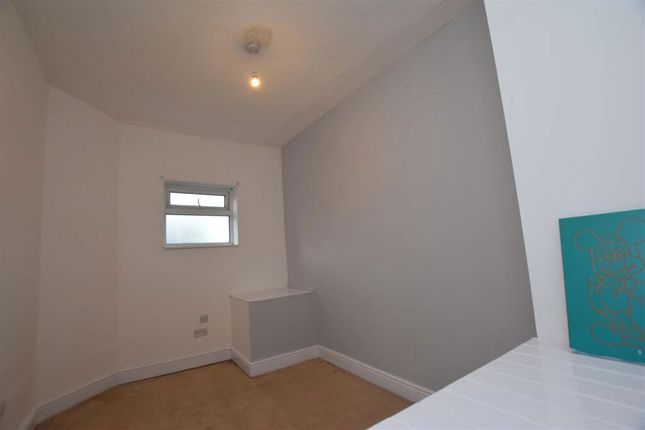 192, Pilsworth Road, Heywood photo 5