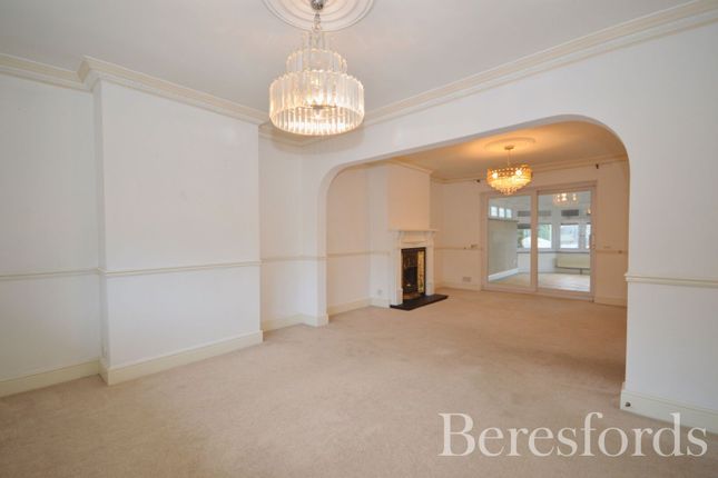 155, Pettits Lane, Romford photo 3