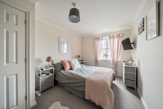 Flat 5, Warren Court,, Ackender Road, Hampshire photo 3